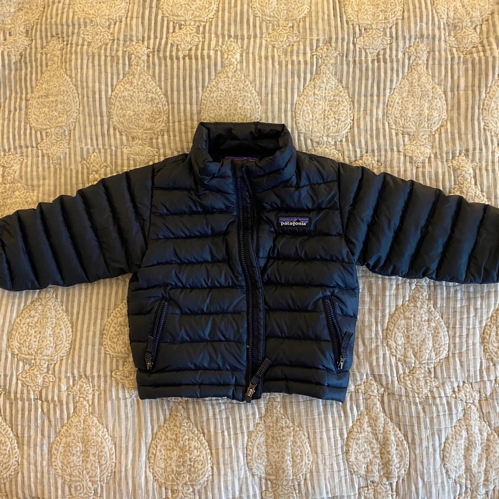 Navy blue Patagonia winter coat size 12-18 months- excellent condition